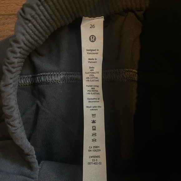 Lululemon Light Utilitech Cargo Pocket High Rise Pant - Picture 5 of 13